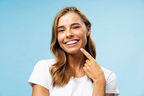 Виниры Emax и полевошпатовые виниры. Особенности и достоинства